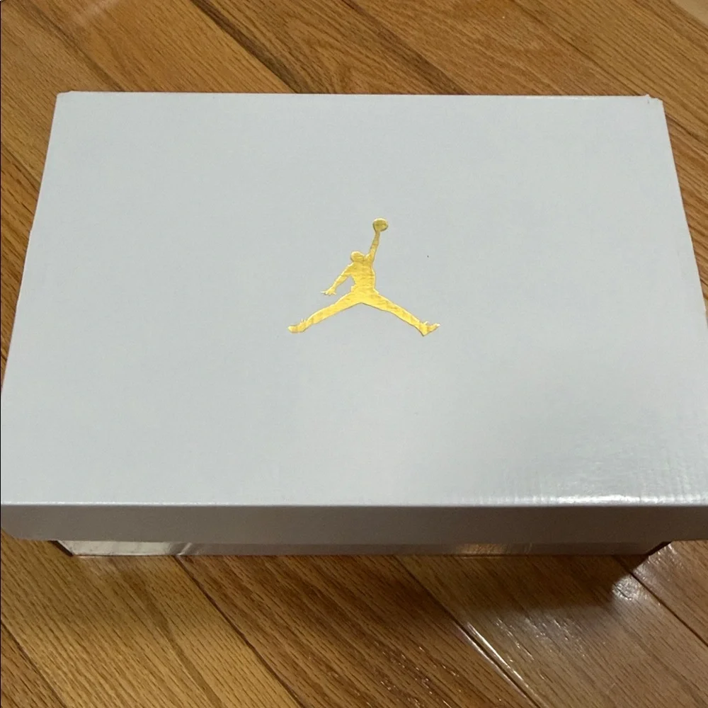 Nike Womens Air Jordan 1 low. New in box. Black and Brown. New in box. - Picture 6 of 7